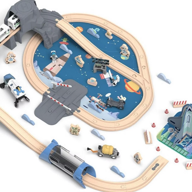 Estación Espacial de Madera con Tren y Astronautas – 89 Piezas para una Aventura Galáctica