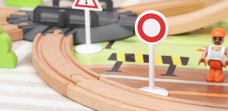 Gran Ciudad del Tren – Set de Madera con 104 Piezas y Tren Eléctrico