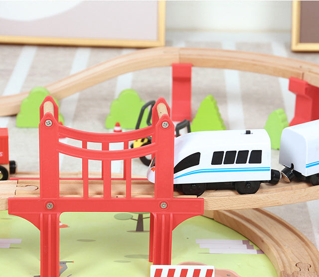 Gran Ciudad del Tren – Set de Madera con 104 Piezas y Tren Eléctrico