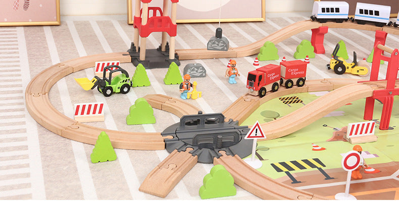 Gran Ciudad del Tren – Set de Madera con 104 Piezas y Tren Eléctrico