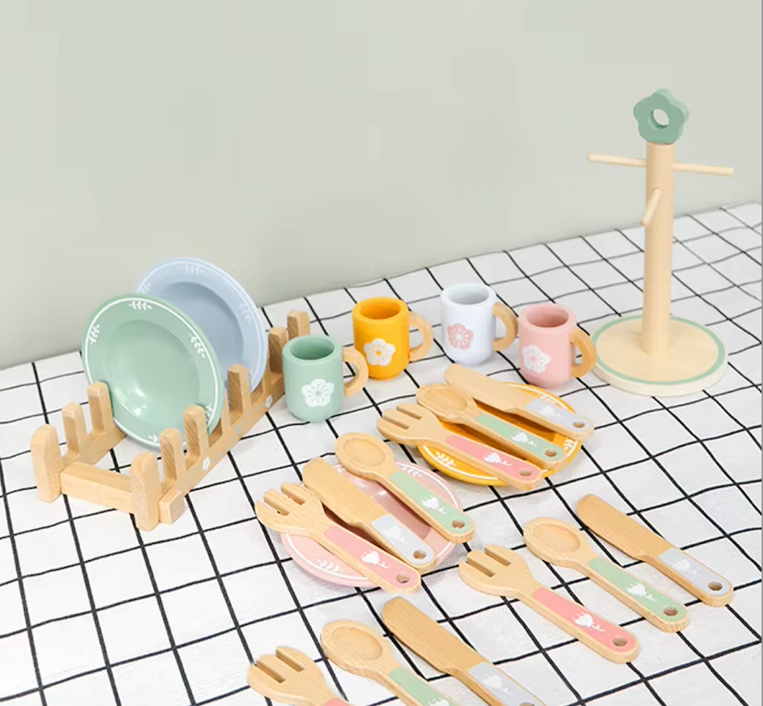 Set de Vajilla de Madera “Pequeños Momentos”